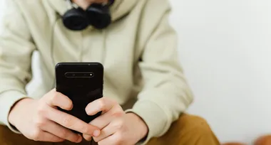 Технології та пандемія створили «тривожне покоління» підлітків