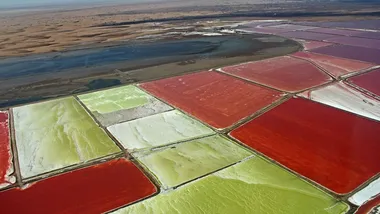 Виробництво солі в затоці Уолвіс. Фото Municipality of Walvis Bay
