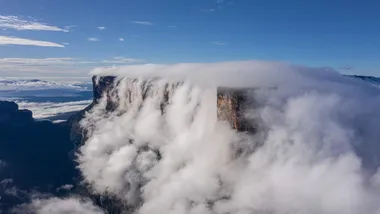 Фото Coldhouse & Berghaus, sidetracked.