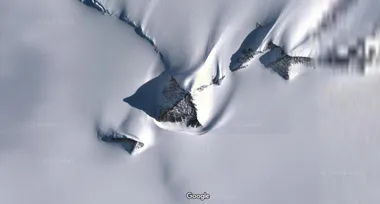 Таємнича піраміда Антарктиди: природне диво чи міф?