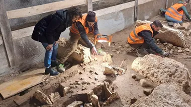 Віце-президент та радник культури в Тренто, Франческа Героса, відвідує місце розкопок. Фото провінційної ради архіву Тренто