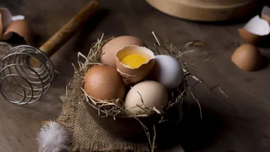 Вчені порівняли хімічну структуру і текстуру сирих, зварених круто, некруто, су-віде і періодично варених яєць. В результаті періодичного варіння було отримано яйце з білком, як у яйця некруто, але жовтком, більш схожим на су-від.